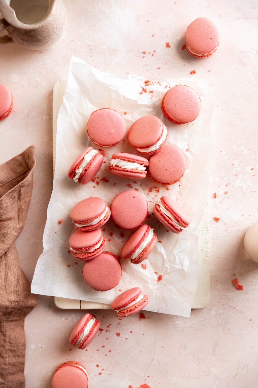 Final macarons scattered